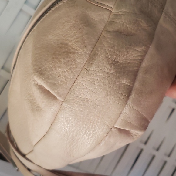 Lucky Brand light beige leather shoulder/ crossbody adjustable strap bag - Picture 6 of 9
